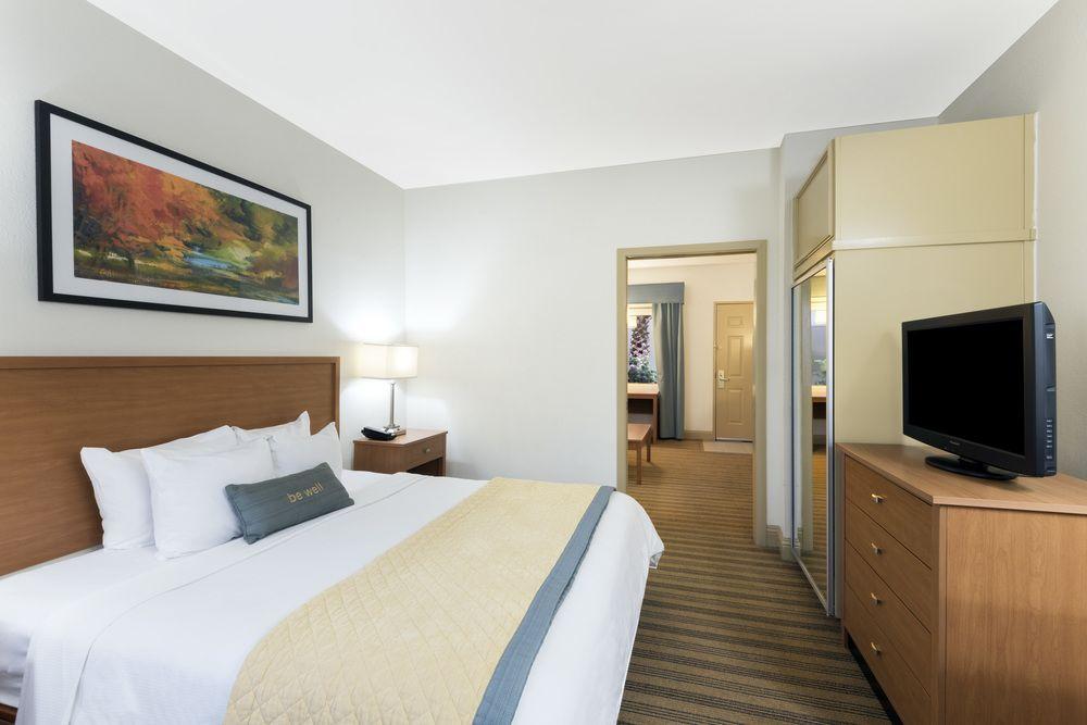 Comfort Suites Baton Rouge South I-10 Екстер'єр фото
